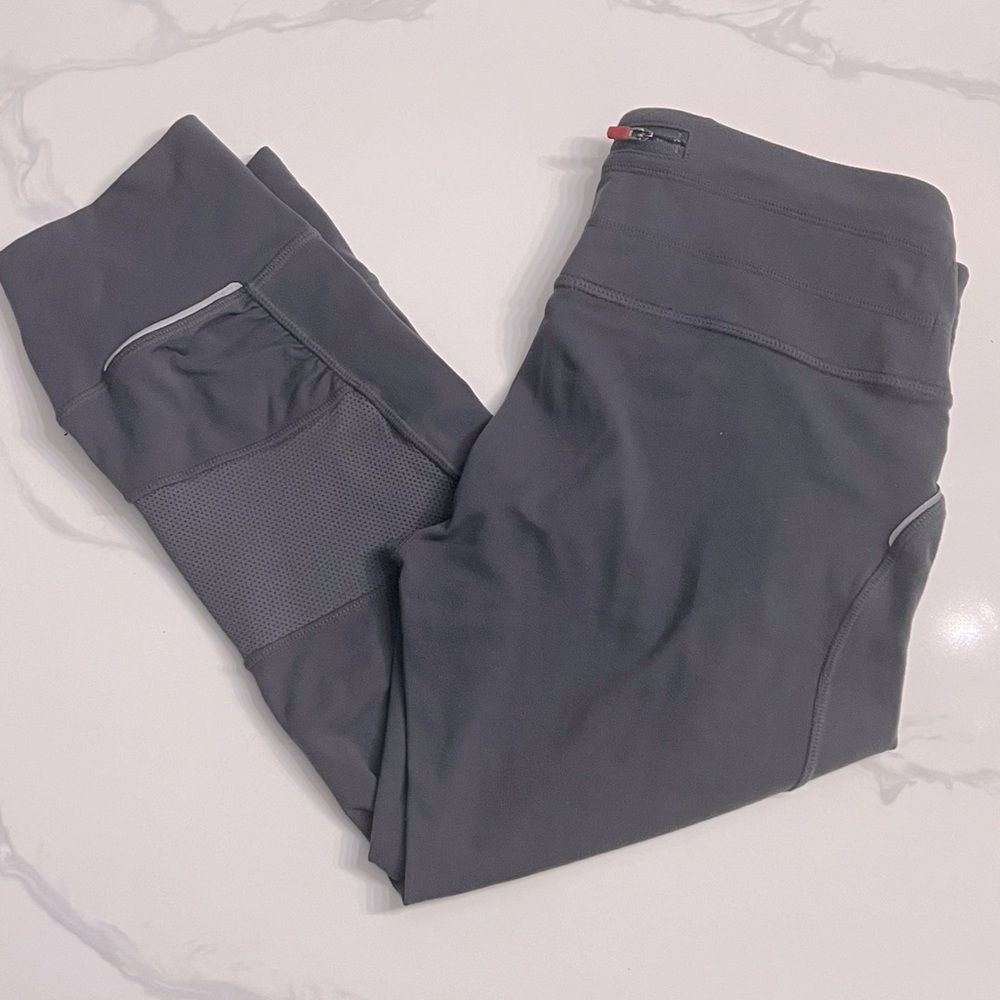ATHLETA gray relay capri reflector leggings S